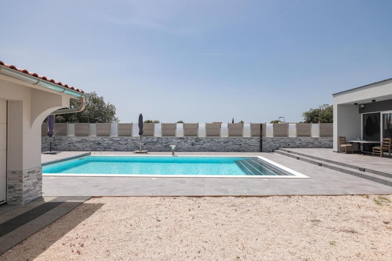 Apartments Nicola With Private Pool Bibinje Eksteriør billede